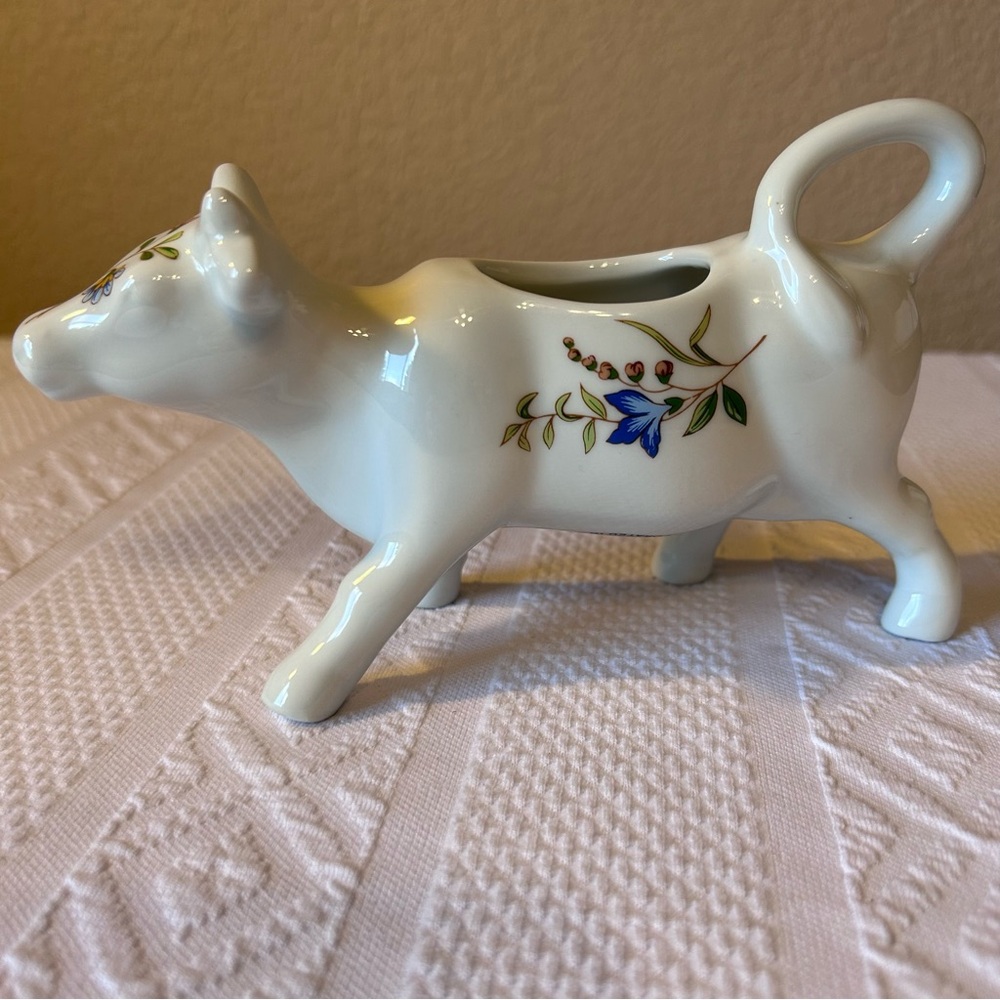 The Frieda‎ Collection Cordon Bleu Porcelain Cow Creamer Pitcher 8X4.5